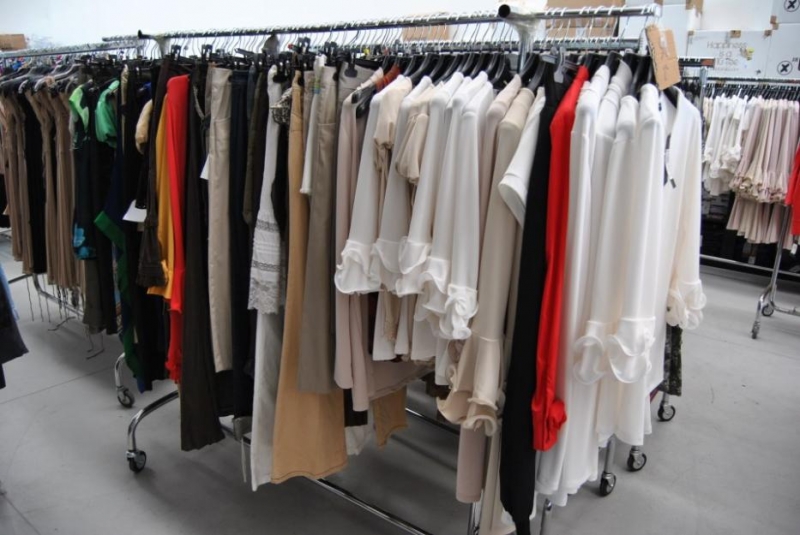 Compare and Contrast: Wholesale Clothing in Italy and Wholesale Clothing in  Italy